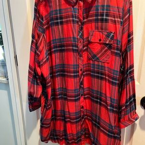 Tolani long sleeve pattern floral (back). Super fun shirt. Light weight!